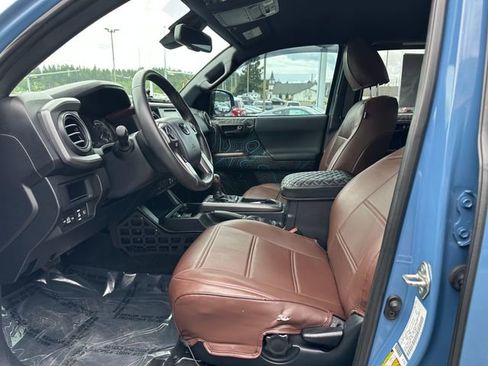 Used 2019 Toyota Tacoma TRD Sport w/ Technology Package AWD/4WD image 9