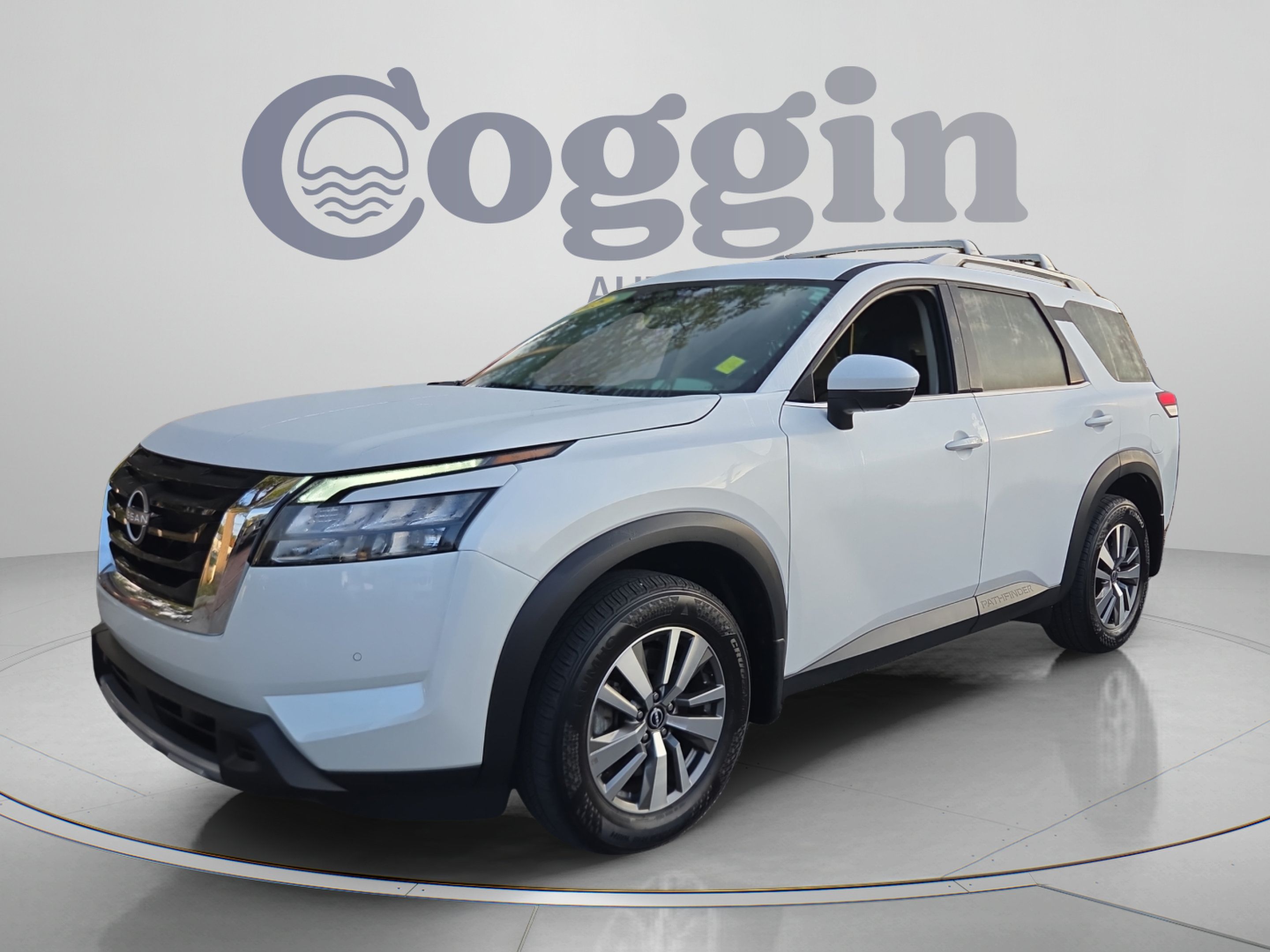 Used 2025 Nissan Pathfinder SL FWD image 1