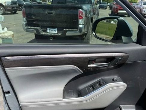 Used 2021 Toyota Highlander Limited AWD/4WD image 12