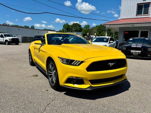 Used 2016 Ford Mustang Premium RWD image 4