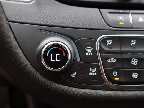 Used 2020 Chevrolet Malibu LT FWD image 28