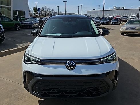New 2026 Volkswagen Taos SE FWD image 2