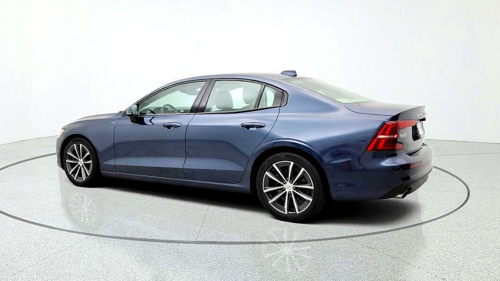 Used 2021 Volvo S60 T5 Momentum FWD image 7
