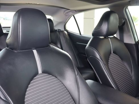 Used 2020 Toyota Camry SE w/ Sunroof Package FWD image 40