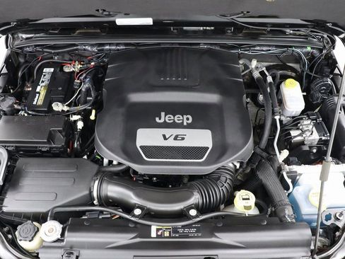 Used 2018 Jeep Wrangler Unlimited Sahara image 13