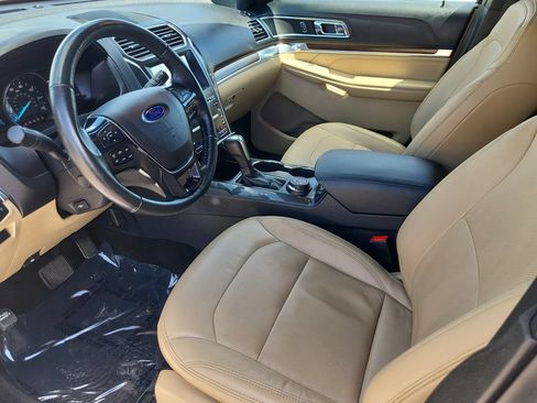 Used 2017 Ford Explorer Limited w/ Equipment Group 301A AWD/4WD image 9