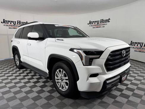 Used 2025 Toyota Sequoia SR5 AWD/4WD image 5