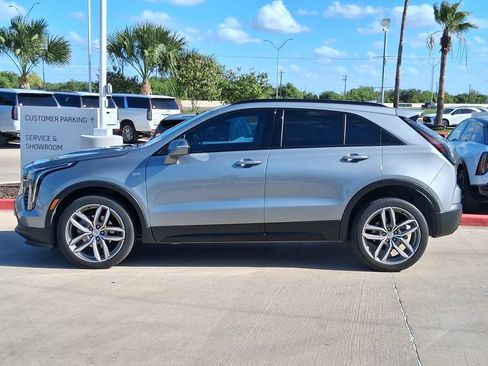 Used 2023 Cadillac XT4 Sport w/ Enhanced Visibility Package FWD image 3