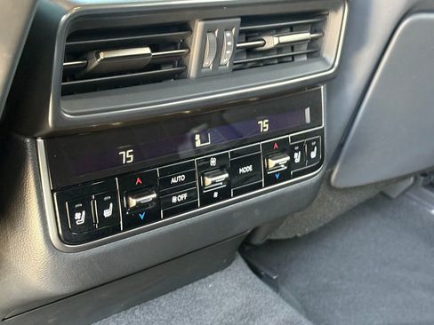 Used 2024 Lexus LX 600 4WD w/ Luxury Package image 34