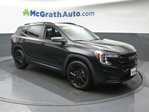 Used 2024 GMC Terrain SLE w/ Driver Convenience Package FWD image 2