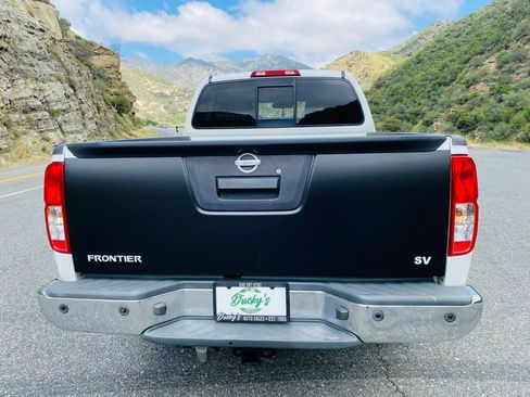Used 2018 Nissan Frontier SV RWD image 5