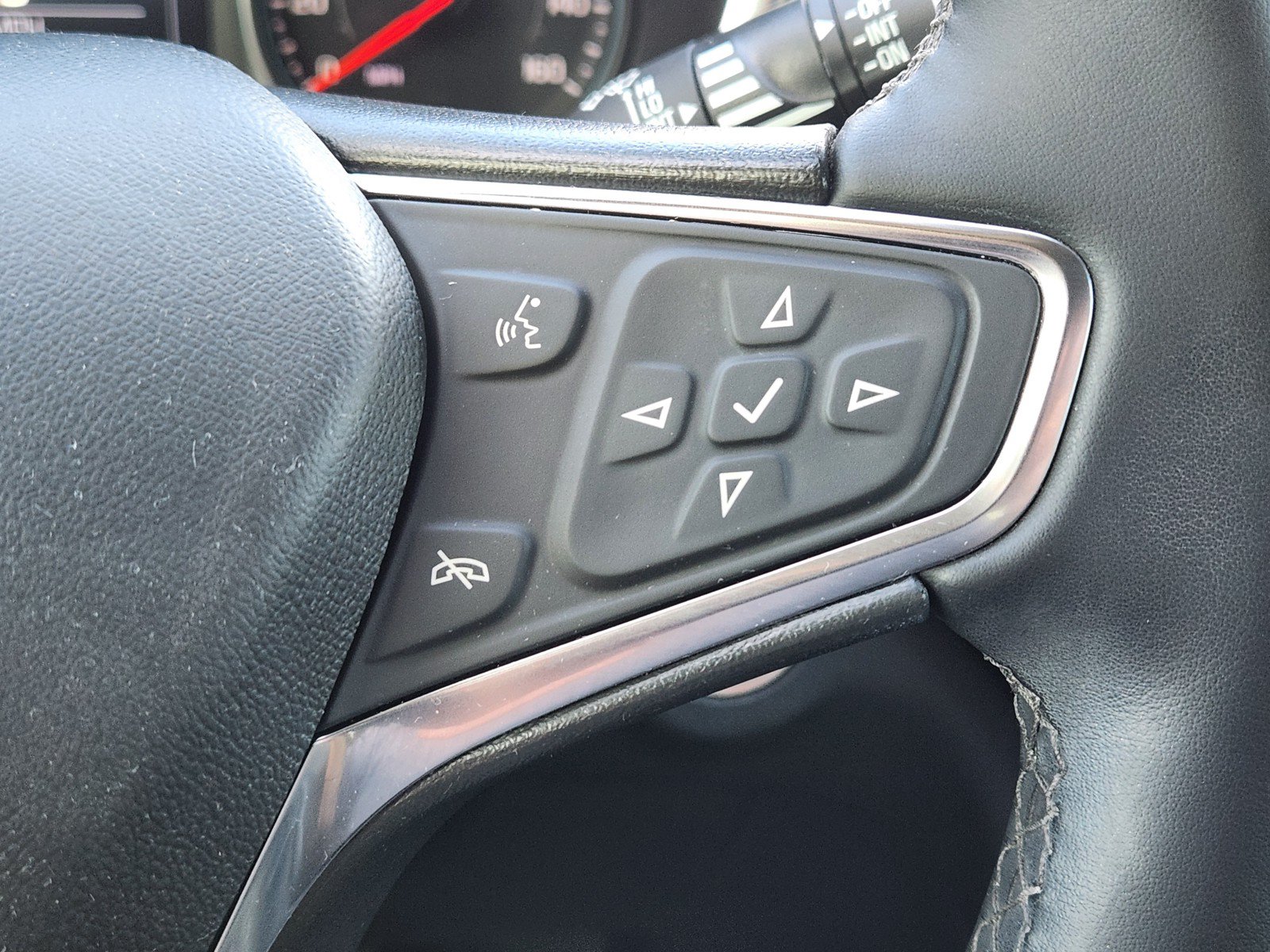 Used 2024 Chevrolet Equinox LT FWD image 22