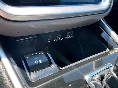 Used 2023 Subaru Outback Premium AWD/4WD image 31