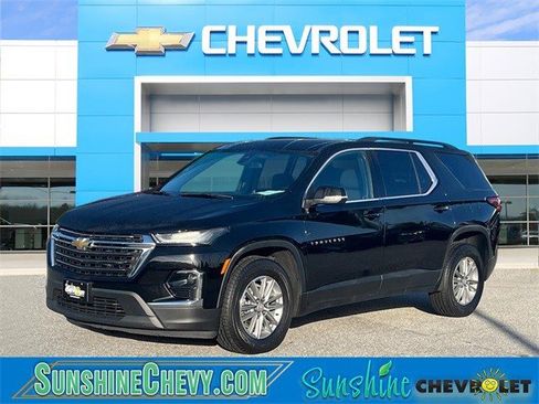 Certified 2022 Chevrolet Traverse LT image 1