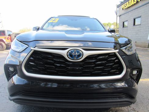 Used 2023 Toyota Highlander Bronze Edition AWD/4WD image 3