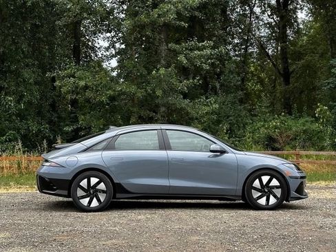 Certified 2025 Hyundai Ioniq 6 SE RWD image 9