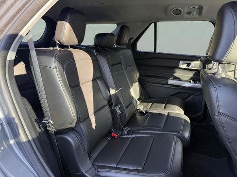 Used 2022 Ford Explorer XLT w/ Equipment Group 202A image 33