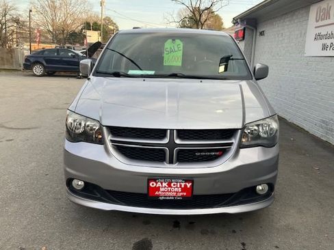 Used 2017 Dodge Grand Caravan GT image 3