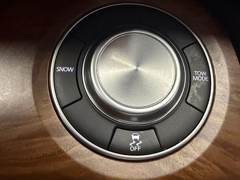 Used 2024 Nissan Armada SL w/ Captain's Chairs Package RWD image 37