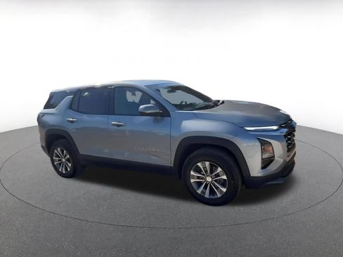 Used 2025 Chevrolet Equinox LT image 2