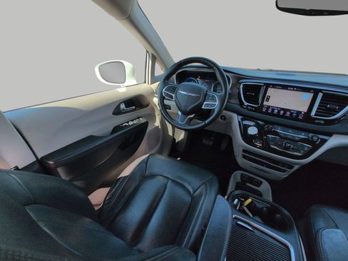 Used 2018 Chrysler Pacifica Touring-L Plus FWD image 7