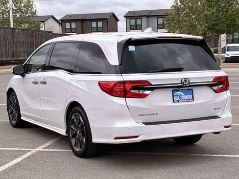 Used 2024 Honda Odyssey Elite image 4