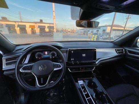 Used 2025 Volkswagen Atlas Cross Sport SE AWD/4WD image 35