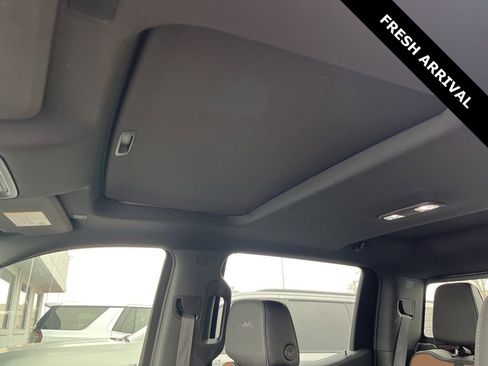 Used 2021 Chevrolet Silverado 1500 High Country w/ Technology Package image 11