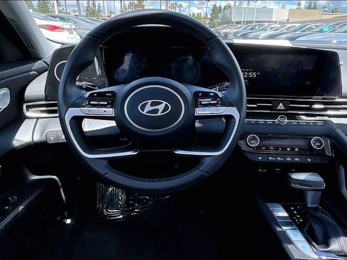 Certified 2025 Hyundai Elantra SEL image 7