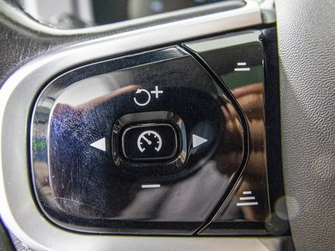 Used 2020 Volvo XC90 T5 Momentum w/ Protection Package AWD/4WD image 32