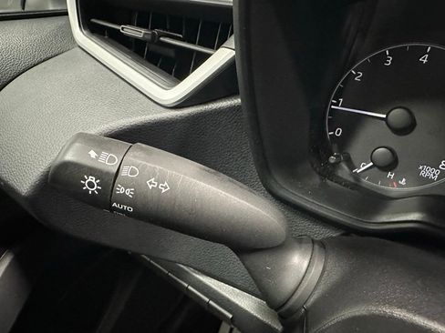 Used 2025 Toyota Corolla LE image 21