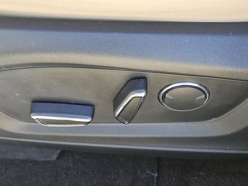 Used 2020 Ford Explorer Limited image 30