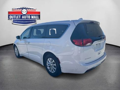 Used 2019 Chrysler Pacifica Touring Plus image 5