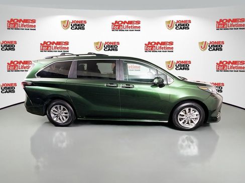 Certified 2024 Toyota Sienna XLE image 18