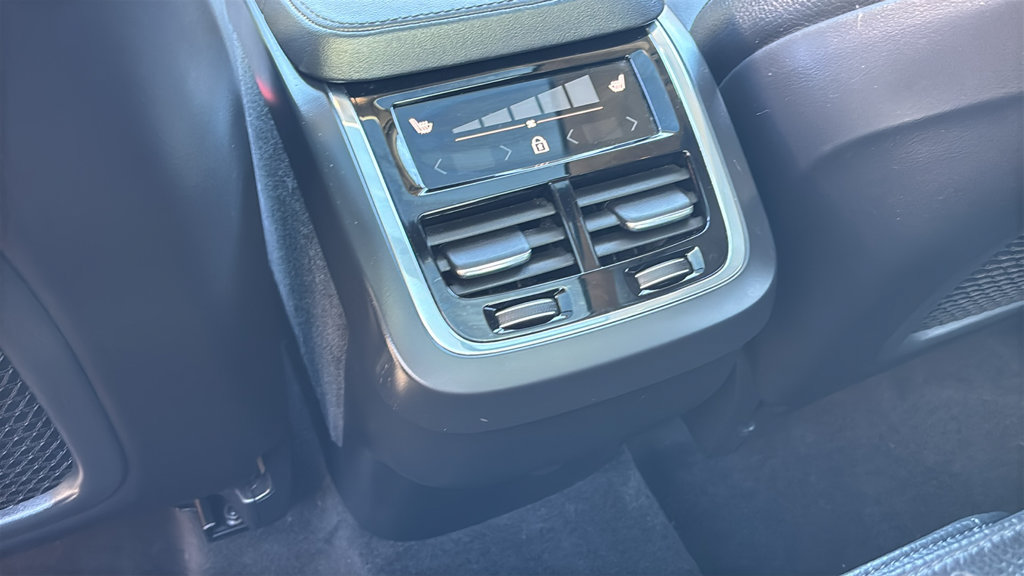 Used 2023 Volvo XC90 B6 Plus w/ Protection Package Premier AWD/4WD image 9