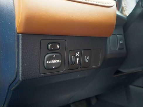 Used 2018 Toyota RAV4 Limited image 19