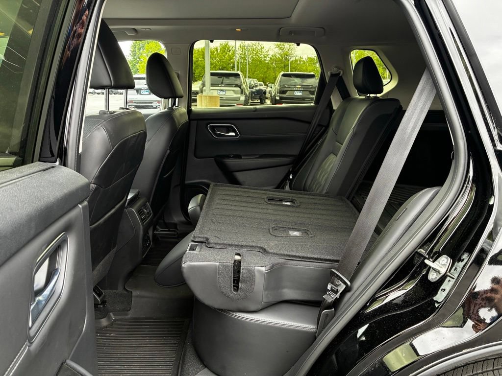 Used 2025 Nissan Rogue Platinum AWD/4WD image 34