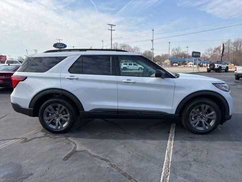 New 2026 Ford Explorer Active w/ Active Comfort Package image 8