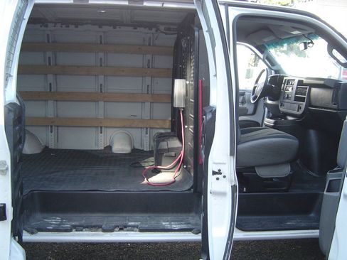 Used 2019 GMC Savana 2500 w/ Driver Convenience Package RWD image 9