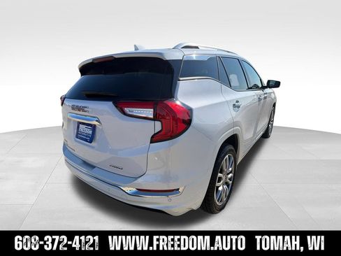 Used 2024 GMC Terrain Denali w/ Denali Premium Package AWD/4WD image 5