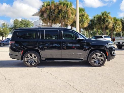 Used 2023 Jeep Wagoneer 4WD w/ Premium Group I image 5