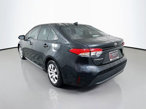 Used 2022 Toyota Corolla LE image 7