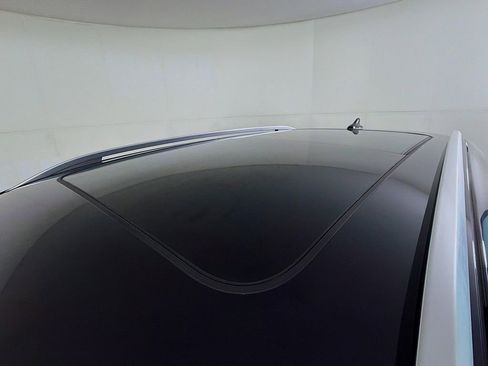 Used 2024 Volkswagen Taos SE image 16