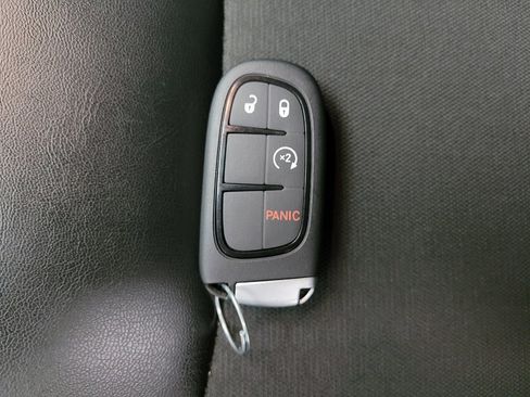 Used 2019 Jeep Cherokee Latitude Plus w/ Comfort/Convenience Group image 32