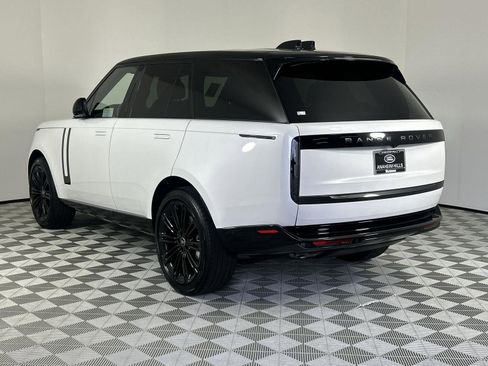 New 2025 Land Rover Range Rover SE image 3