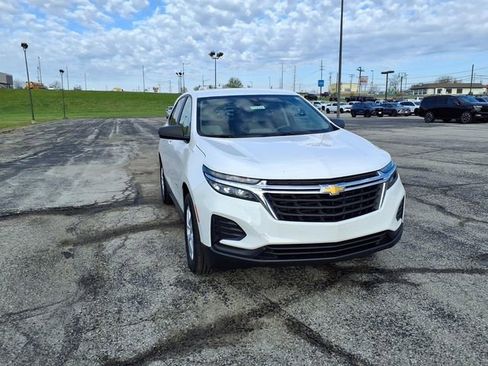 Used 2024 Chevrolet Equinox LS w/ LS Convenience Package FWD image 4