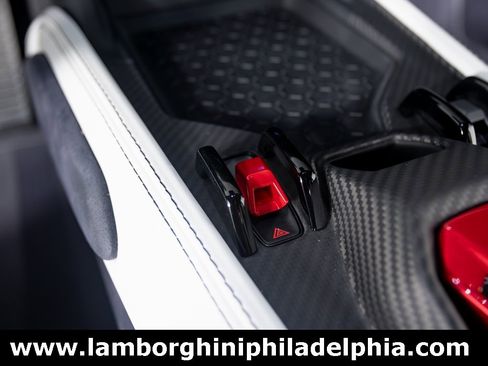 Used 2025 Lamborghini Revuelto image 26
