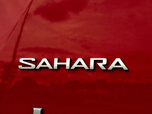 Used 2024 Jeep Wrangler Unlimited Sahara AWD/4WD image 31