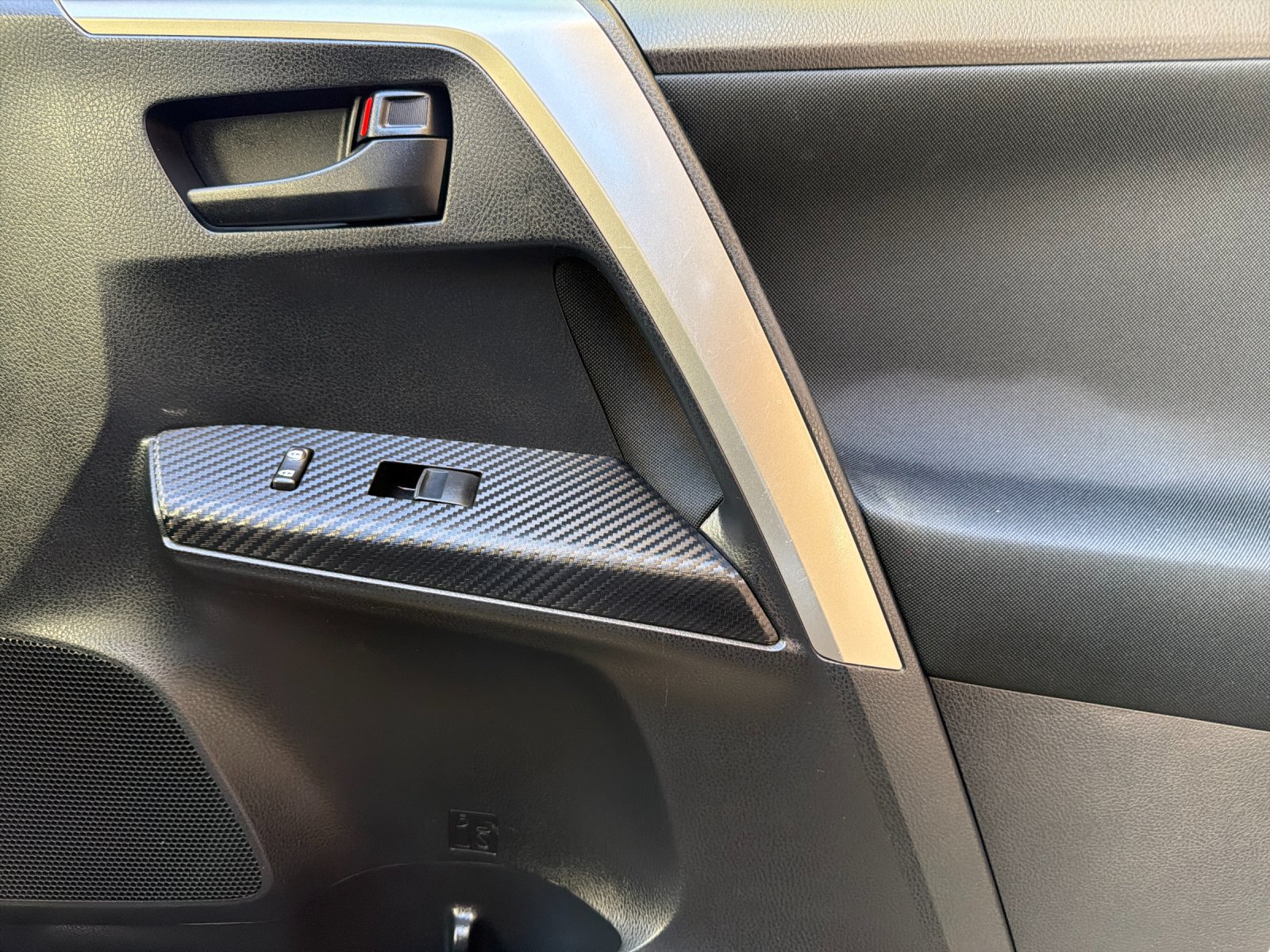 Used 2015 Toyota RAV4 LE FWD image 21