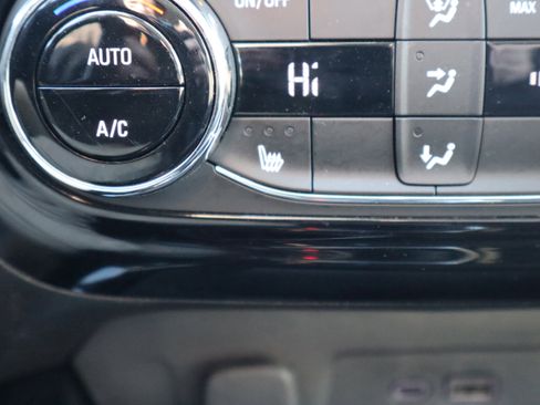 Used 2025 Chevrolet Trax LT w/ LT Convenience Package image 22